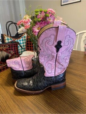 Ferrini Pink and Black Western Cowboy Boots - Embossed Leather
